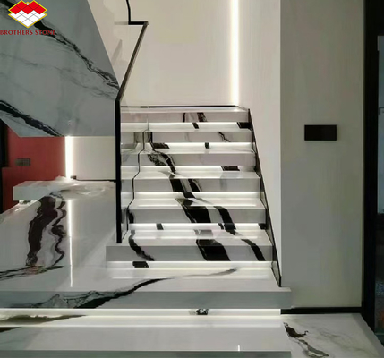 পেশাদার হোটেলে আধুনিক অভ্যন্তর নকশার জন্য বুকমেটেড পান্ডা হোয়াইট মার্বেল সিঁড়ি
