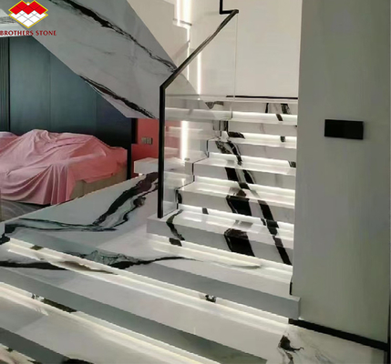 পেশাদার হোটেলে আধুনিক অভ্যন্তর নকশার জন্য বুকমেটেড পান্ডা হোয়াইট মার্বেল সিঁড়ি
