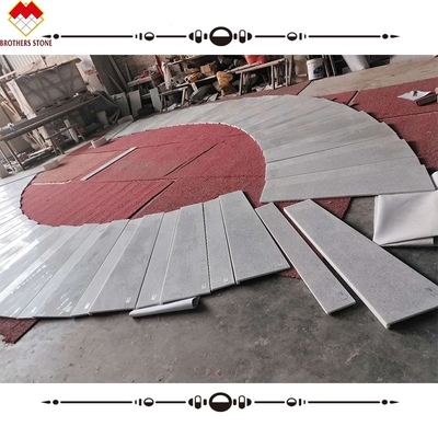 অ্যাপার্টমেন্ট ইনডোর হোয়াইট ক্রিস্টাল মার্বেল আর্ক সিঁড়ি কাস্টমাইজড বেড এবং রাইজার সঙ্গে