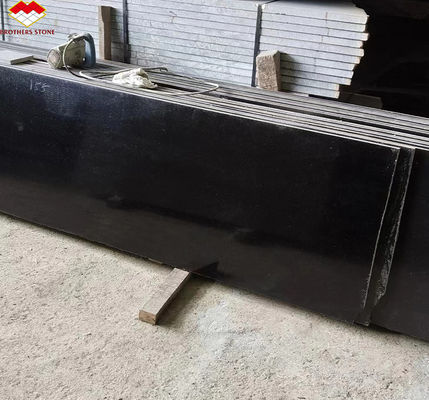 খাঁটি কালো রঙের গ্রানাইট স্ল্যাব পোলিশ পৃষ্ঠ সমাপ্তি বড় স্ল্যাব ফর্ম