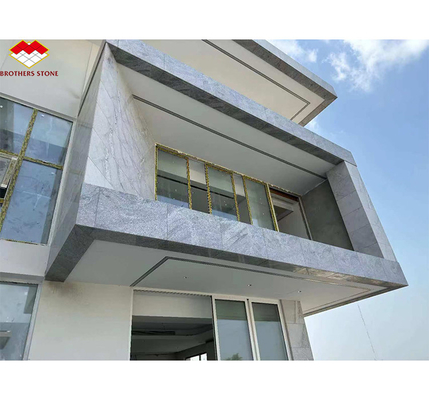 অভ্যন্তরীণ সিঁড়ি স্টেপিং এবং প্রাচীর নকশা জন্য আধুনিক Calacatta হোয়াইট গ্রানাইট স্ল্যাব