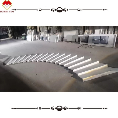ক্যালাক্টা প্যাটার্ন এবং এলইডি আলোর কভার সহ কৃত্রিম পাথর দিয়ে তৈরি অভ্যন্তরীণ সিঁড়ি