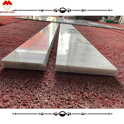 কাস্টমাইজড আকার সাদা মার্বেল পাথর সিঁড়ি treads এবং আধুনিক নকশা শৈলী চেহারা জন্য Riser