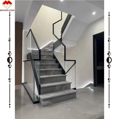ধূসর মার্বেল সিঁড়ির বেদ এবং রাইজারগুলি অভ্যন্তরীণ সোজা সিঁড়ির জন্য পোলিশ ফিনিস সহ