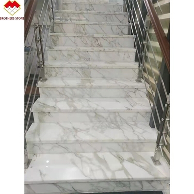 কাস্টমাইজড হোয়াইট মার্বেল সিঁড়ি স্টেপ রাইজার ডিজাইনের সাথে গ্লাস রেলিং স্পাইরাল ডিজাইনে