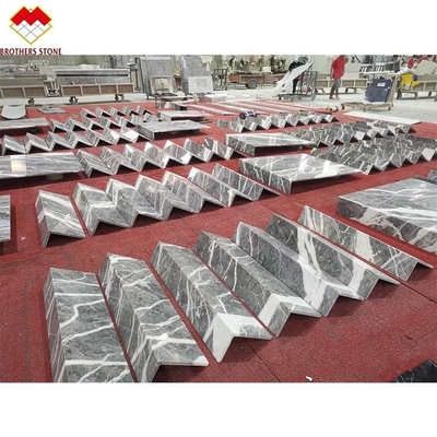 কাস্টমাইজড আধুনিক স্টাইলের ধূসর সাদা শস্য মার্বেল স্টেপ ইনডোর জন্য খোদাই আর্ক সিঁড়ি
