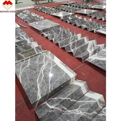 কাস্টমাইজড আধুনিক স্টাইলের ধূসর সাদা শস্য মার্বেল স্টেপ ইনডোর জন্য খোদাই আর্ক সিঁড়ি