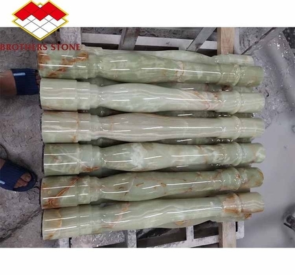 সিঁড়ির জন্য সাদা এবং সবুজ ওনিক্স মার্বেল হ্যান্ডেল আধুনিক পোলিশ ব্যালুস্ট্রাডস কলাম