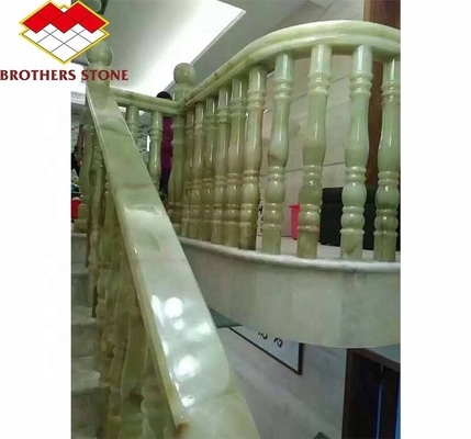 সিঁড়ির জন্য সাদা এবং সবুজ ওনিক্স মার্বেল হ্যান্ডেল আধুনিক পোলিশ ব্যালুস্ট্রাডস কলাম