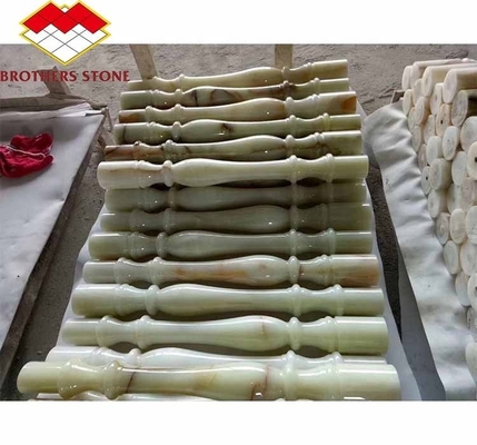 সিঁড়ির জন্য সাদা এবং সবুজ ওনিক্স মার্বেল হ্যান্ডেল আধুনিক পোলিশ ব্যালুস্ট্রাডস কলাম
