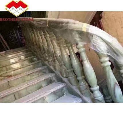 সিঁড়ির জন্য সাদা এবং সবুজ ওনিক্স মার্বেল হ্যান্ডেল আধুনিক পোলিশ ব্যালুস্ট্রাডস কলাম