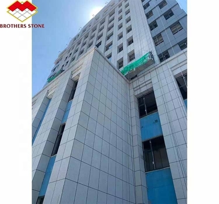 আধুনিক ডিজাইনে প্রাকৃতিক কাটা আকারের কাঁচা পাথরের জন্য পোলিশ বড় 60 * 60 গ্রানাইট ব্লক