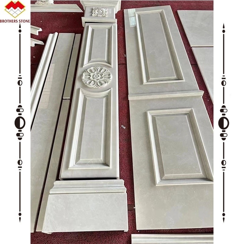 আধুনিক পটভূমি প্রদর্শনের জন্য হালকা বেজ মার্বেল ওয়াল প্যানেল এবং মার্বেল ভাস্কর্য কলাম