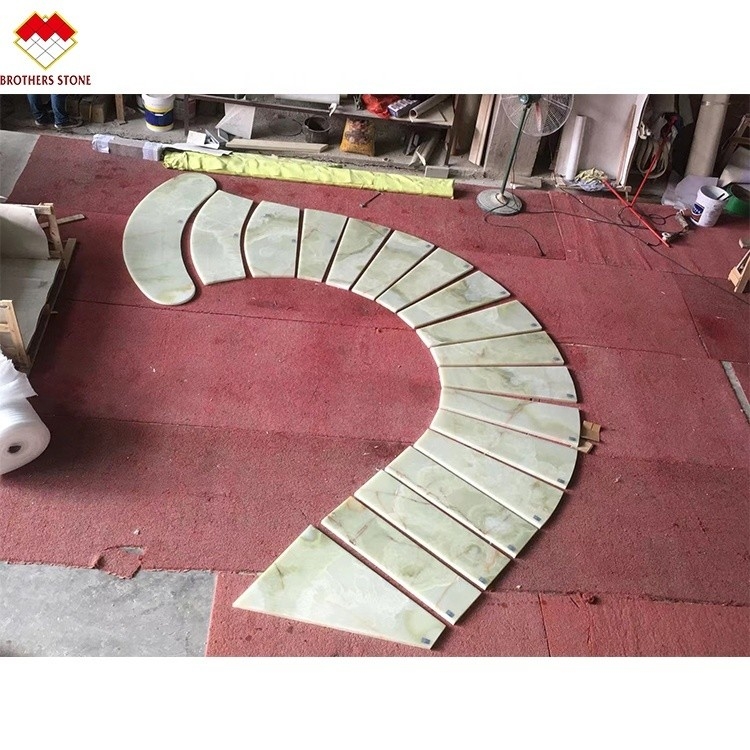 প্রাকৃতিক পাথরের সিঁড়ি নকশা জমরত সবুজ হালকা সবুজ ওনিক্স ব্যাকলিট অভ্যন্তরীণ পাথর