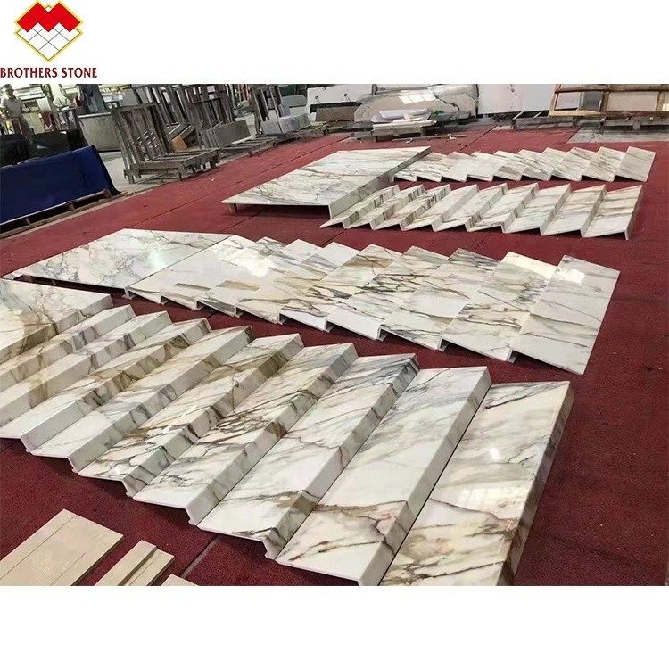 ইতালিতে পোলিশ কালাকাতার সোনার সিঁড়ি আধুনিক বিলাসবহুল পাথরের অভ্যন্তরে মার্বেল সিঁড়ি