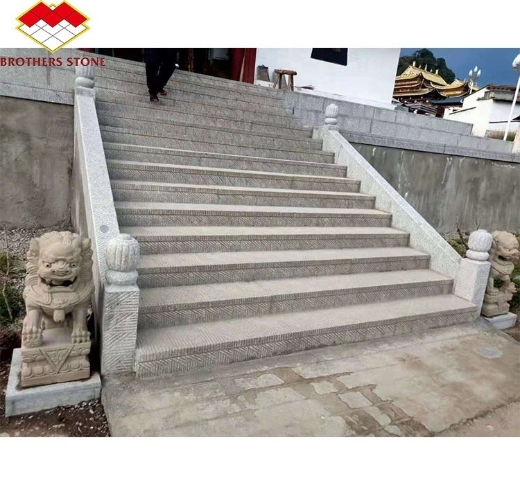 আধুনিক নকশা এবং জ্বলন্ত গ্রানাইট স্টেপ সঙ্গে বহিরঙ্গন কাটা আকার সাদা গ্রানাইট স্ল্যাব